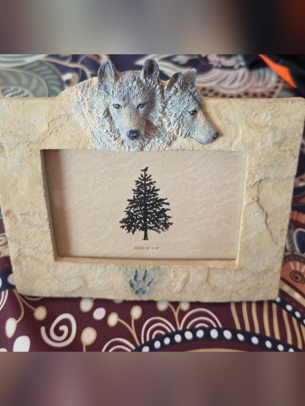 Rustic Wolf Duo 3D 4x6 Picture Frame - Natural Stone Finish Paw Print